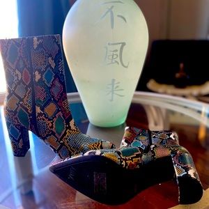 Beautiful & Colorful Snake Print Boot